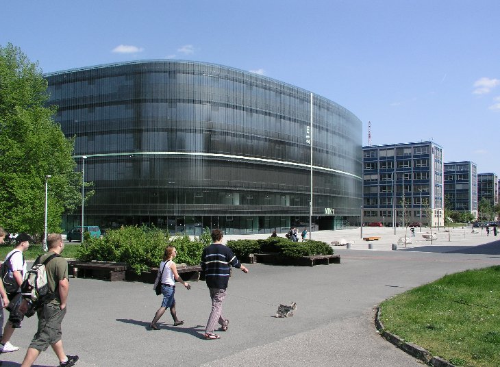 0003__Library at Centre of Campus.jpg